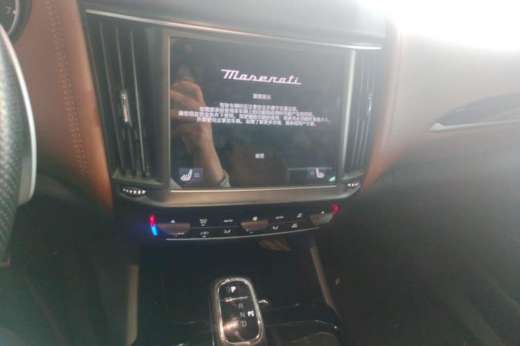 Used Maserati Levante 2021 3.0T Standard Edition Audio And AC Panel