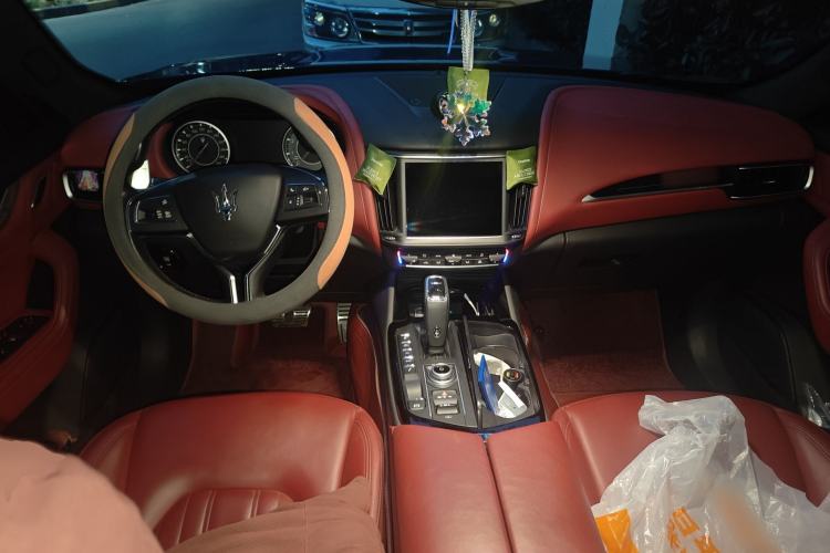Used Maserati Levante 2021 3.0T Standard Edition Center Console