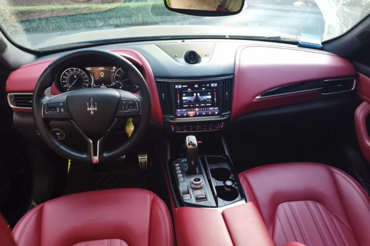 Used Maserati Levante 2021 3.0T Standard Edition Center Console