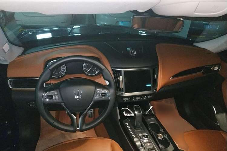 Used Maserati Levante 2021 3.0T Standard Edition Center Console
