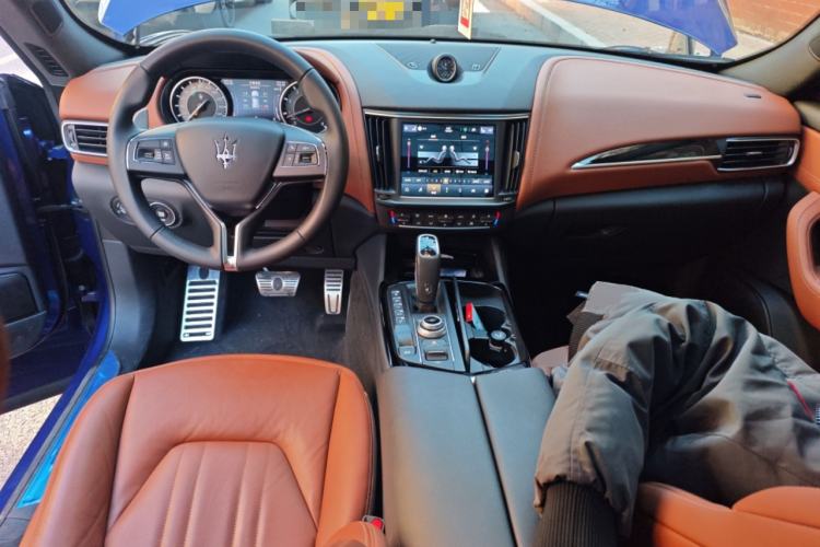 Used Maserati Levante 2021 3.0T Standard Edition Center Console