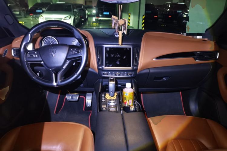 Used Maserati Levante 2021 3.0T Standard Edition Center Console