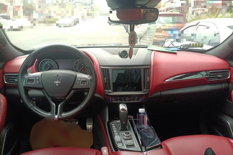 Used Maserati Levante 2021 3.0T Standard Edition Center Console
