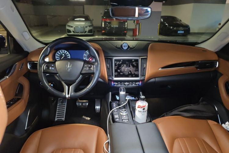 Used Maserati Levante 2021 3.0T Standard Edition Center Console