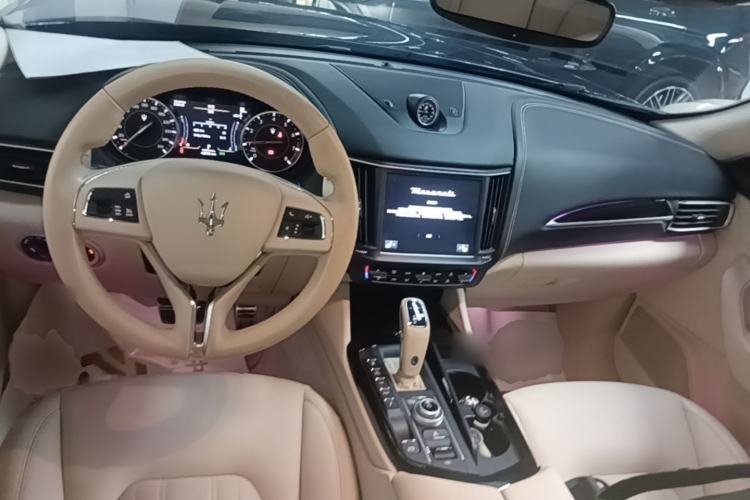 Used Maserati Levante 2021 3.0T Standard Edition Center Console