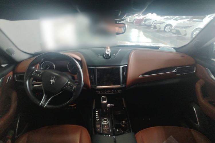 Used Maserati Levante 2021 3.0T Standard Edition Center Console