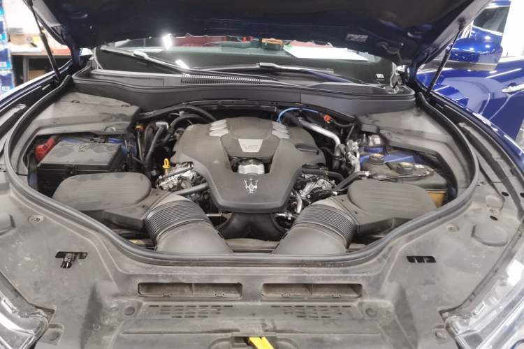 Used Maserati Levante 2021 3.0T Standard Edition Engine Bay