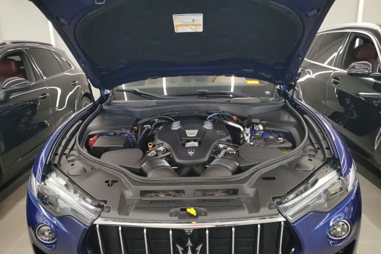 Used Maserati Levante 2021 3.0T Standard Edition Engine Bay