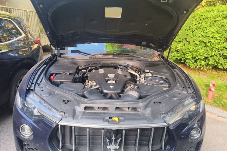 Used Maserati Levante 2021 3.0T Standard Edition Engine Bay