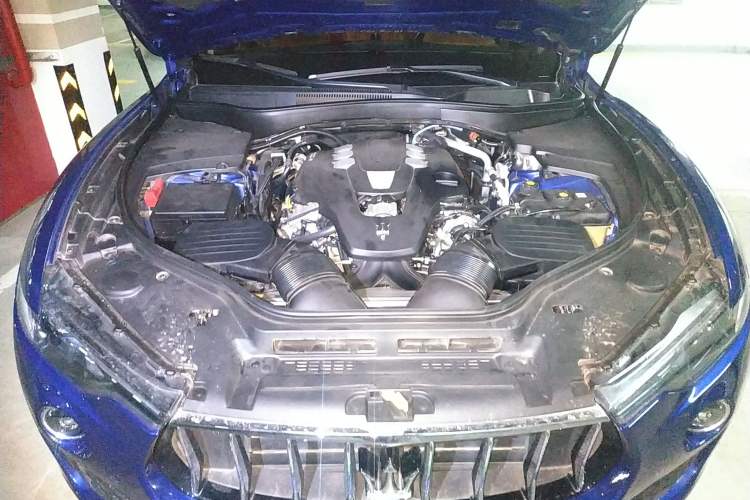 Used Maserati Levante 2021 3.0T Standard Edition Engine Bay