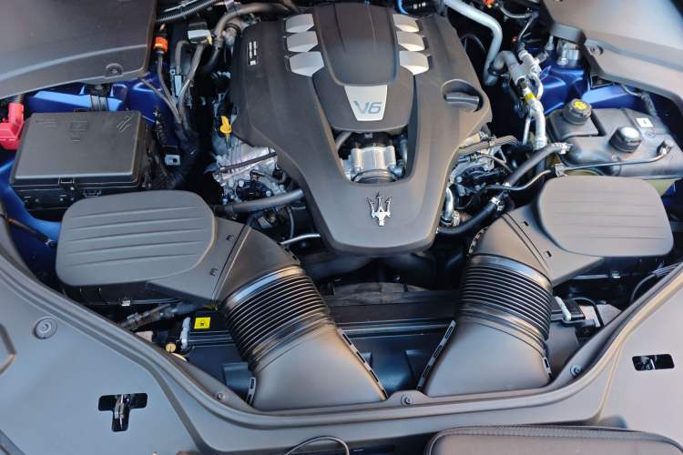 Used Maserati Levante 2021 3.0T Standard Edition Engine Bay