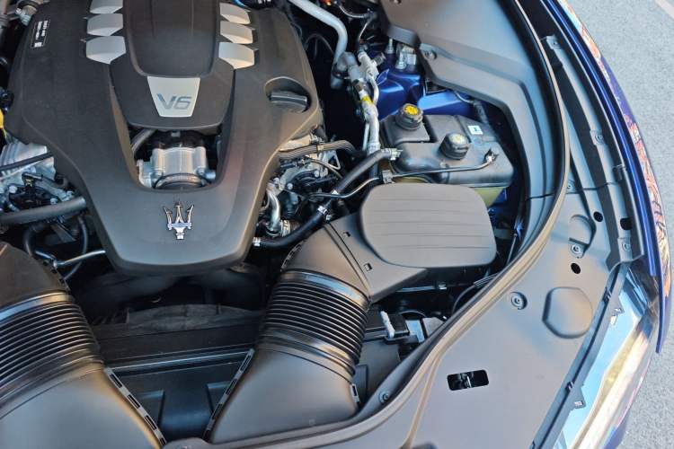 Used Maserati Levante 2021 3.0T Standard Edition Engine Bay Left
