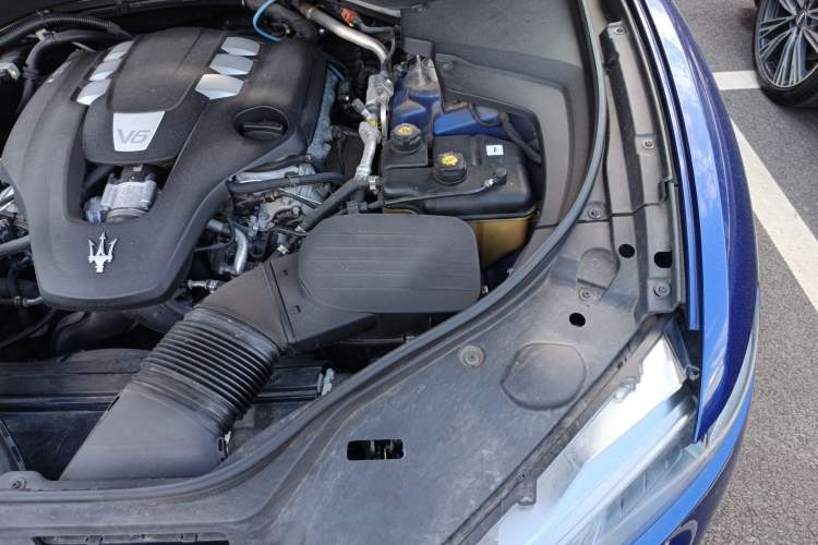 Used Maserati Levante 2021 3.0T Standard Edition Engine Bay Left