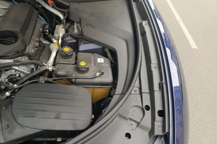 Used Maserati Levante 2021 3.0T Standard Edition Engine Bay Left