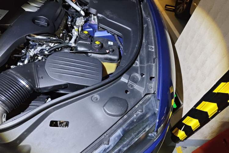 Used Maserati Levante 2021 3.0T Standard Edition Engine Bay Left