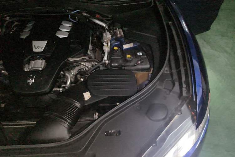 Used Maserati Levante 2021 3.0T Standard Edition Engine Bay Left