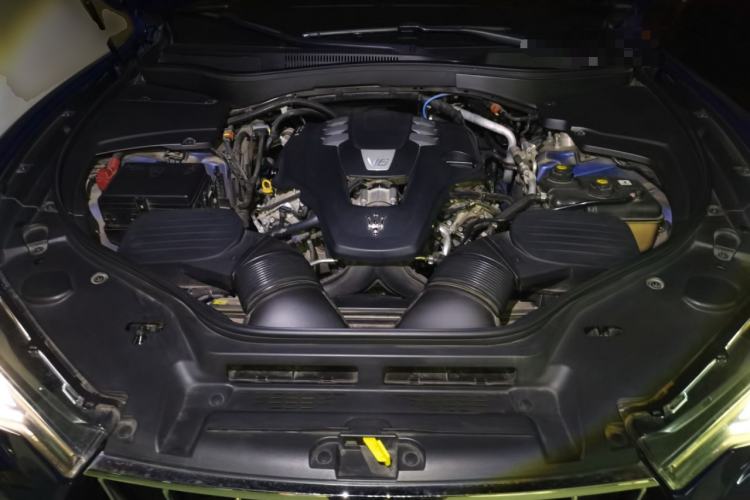 Used Maserati Levante 2021 3.0T Standard Edition Engine Bay