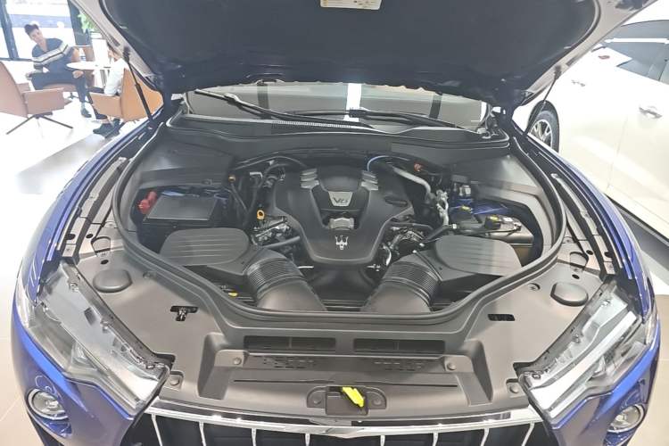 Used Maserati Levante 2021 3.0T Standard Edition Engine Bay