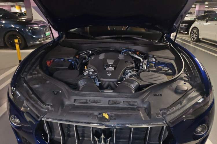 Used Maserati Levante 2021 3.0T Standard Edition Engine Bay