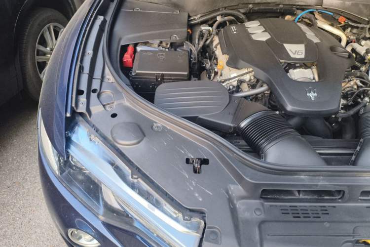 Used Maserati Levante 2021 3.0T Standard Edition Engine Bay Right