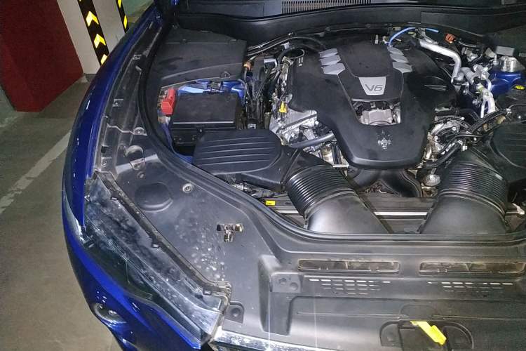 Used Maserati Levante 2021 3.0T Standard Edition Engine Bay Right
