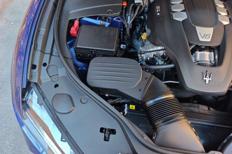 Used Maserati Levante 2021 3.0T Standard Edition Engine Bay Right