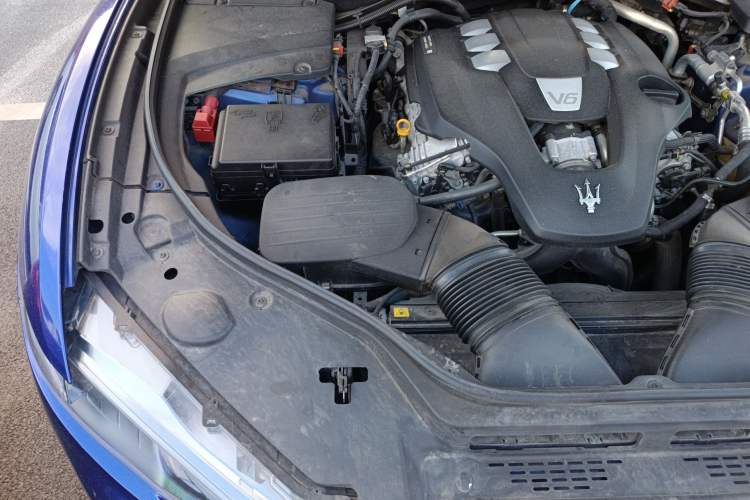 Used Maserati Levante 2021 3.0T Standard Edition Engine Bay Right