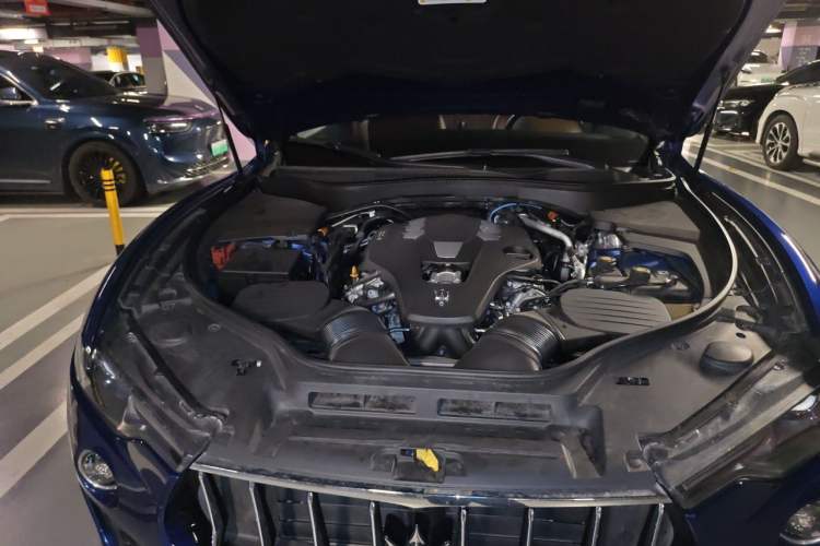 Used Maserati Levante 2021 3.0T Standard Edition Engine Bay Right