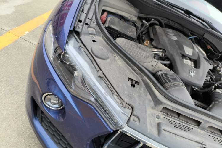 Used Maserati Levante 2021 3.0T Standard Edition Engine Bay Right