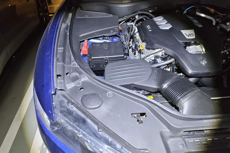 Used Maserati Levante 2021 3.0T Standard Edition Engine Bay Right