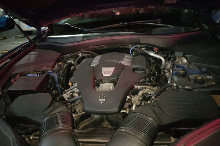 Used Maserati Levante 2021 3.0T Standard Edition Engine Bay