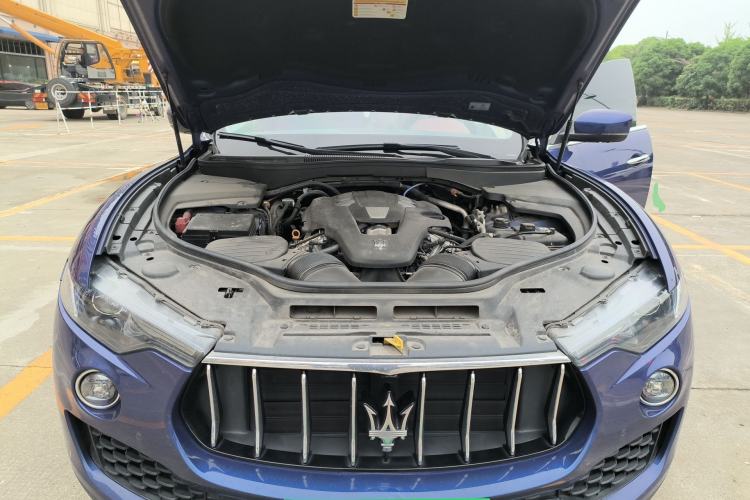 Used Maserati Levante 2021 3.0T Standard Edition Engine Bay