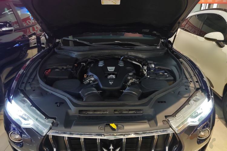 Used Maserati Levante 2021 3.0T Standard Edition Engine Bay