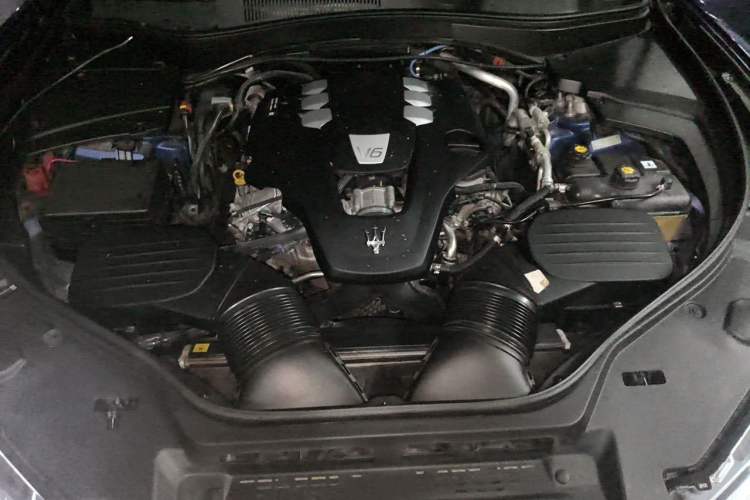 Used Maserati Levante 2021 3.0T Standard Edition Engine Bay