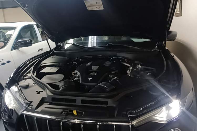 Used Maserati Levante 2021 3.0T Standard Edition Engine Bay