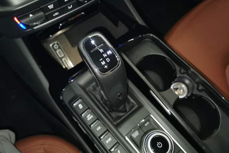 Used Maserati Levante 2021 3.0T Standard Edition Gear Lever