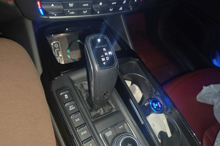 Used Maserati Levante 2021 3.0T Standard Edition Gear Lever