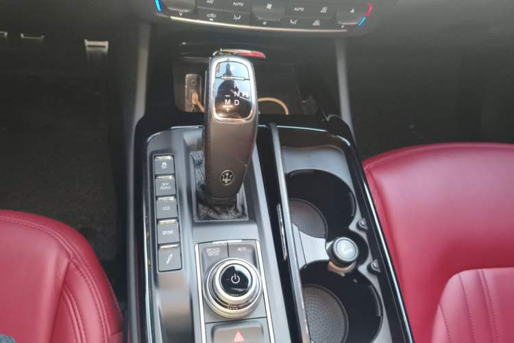 Used Maserati Levante 2021 3.0T Standard Edition Gear Lever