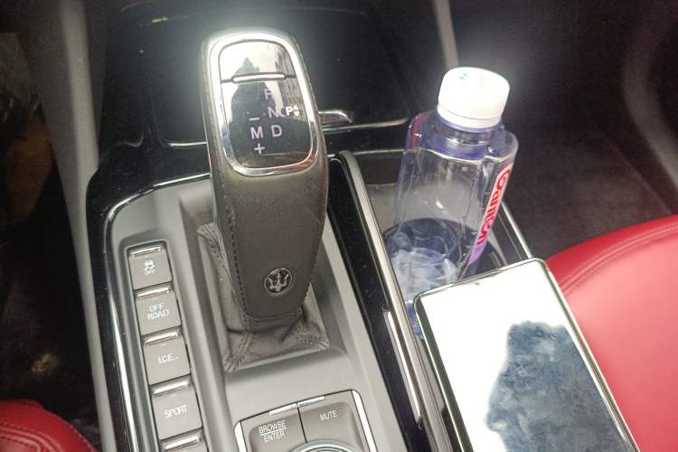 Used Maserati Levante 2021 3.0T Standard Edition Gear Lever