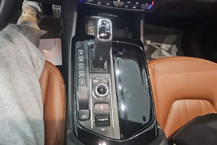 Used Maserati Levante 2021 3.0T Standard Edition Gear Lever