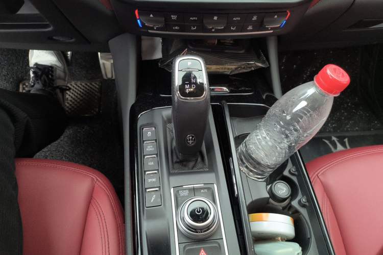Used Maserati Levante 2021 3.0T Standard Edition Gear Lever