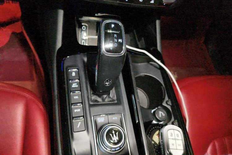 Used Maserati Levante 2021 3.0T Standard Edition Gear Lever