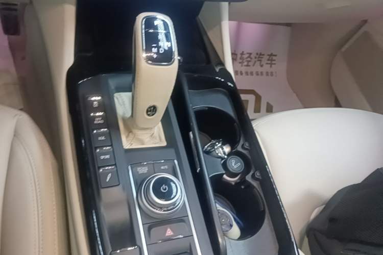 Used Maserati Levante 2021 3.0T Standard Edition Gear Lever