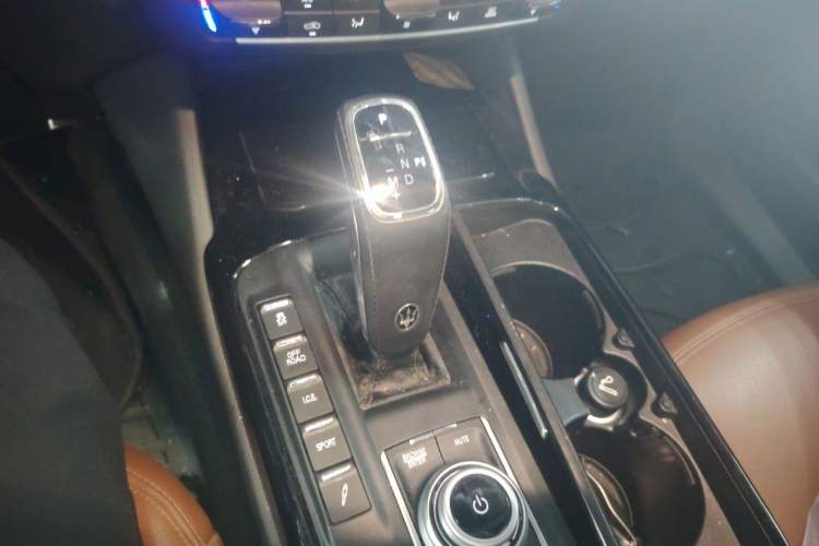 Used Maserati Levante 2021 3.0T Standard Edition Gear Lever