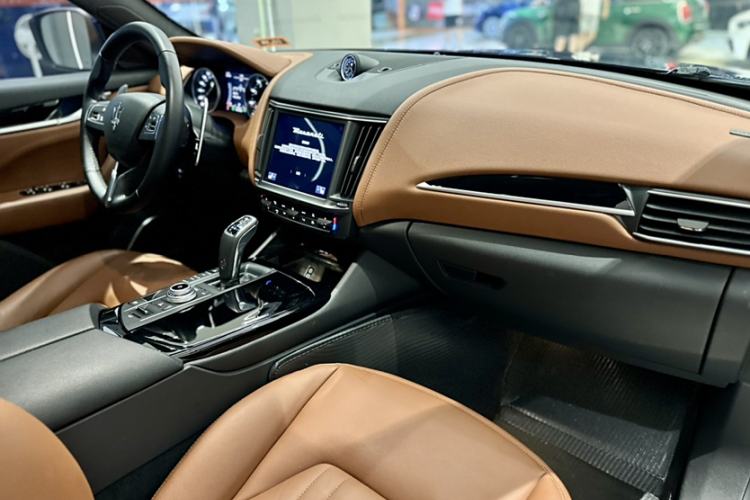 Used Maserati Levante 2021 3.0T Standard Edition Interior 4