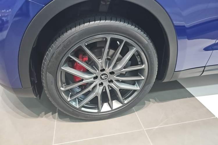 Used Maserati Levante 2021 3.0T Standard Edition Left Front Wheel Hub
