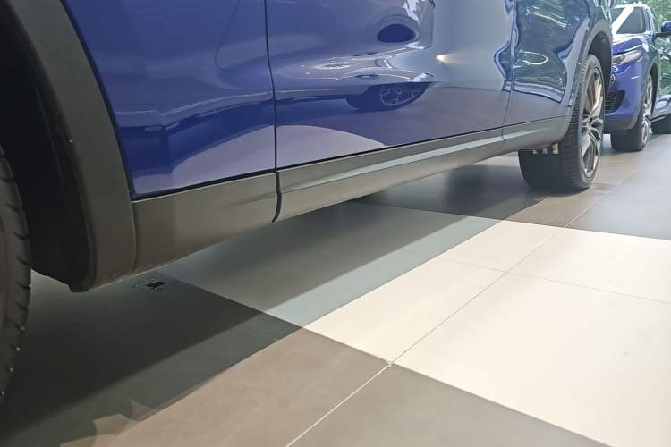 Used Maserati Levante 2021 3.0T Standard Edition Left Side Sill