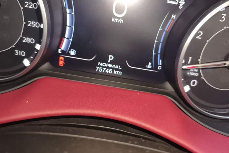 Used Maserati Levante 2021 3.0T Standard Edition Odometer Close Up