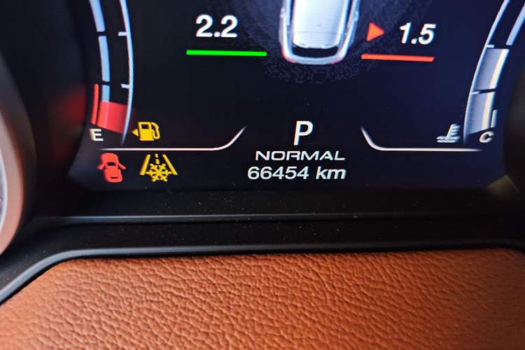 Used Maserati Levante 2021 3.0T Standard Edition Odometer Close Up