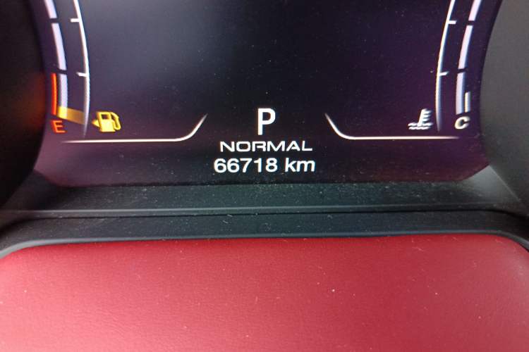 Used Maserati Levante 2021 3.0T Standard Edition Odometer Close Up